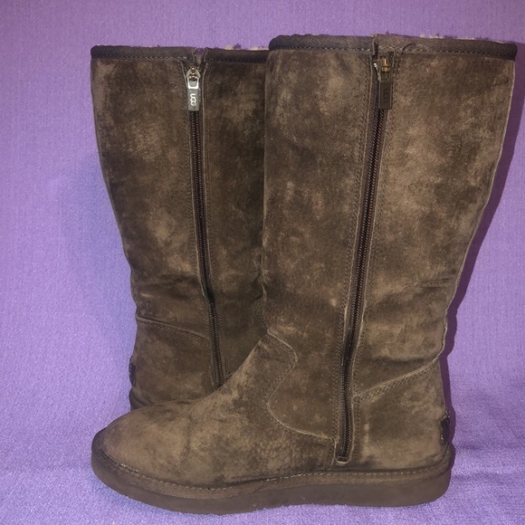 Used Women’s UGG Sumner Brown Boots Size 8. - Picture 6 of 10